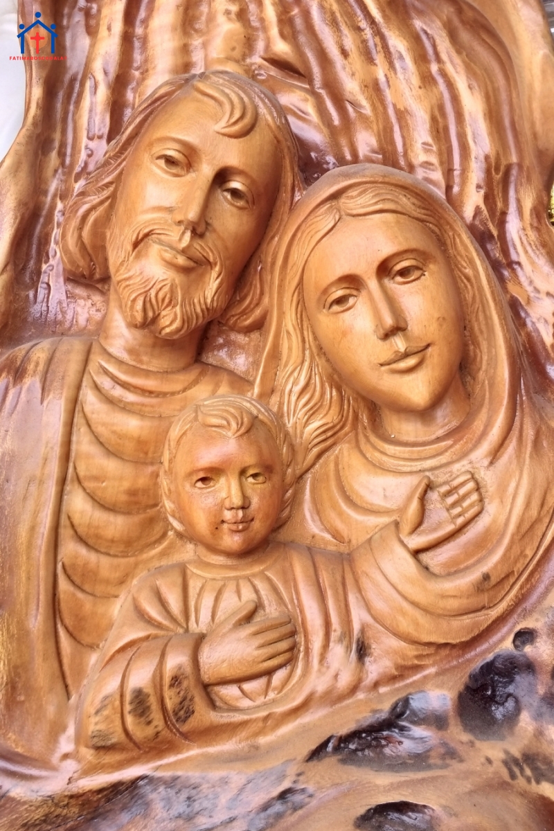 Gia đình thánh gia gỗ trai