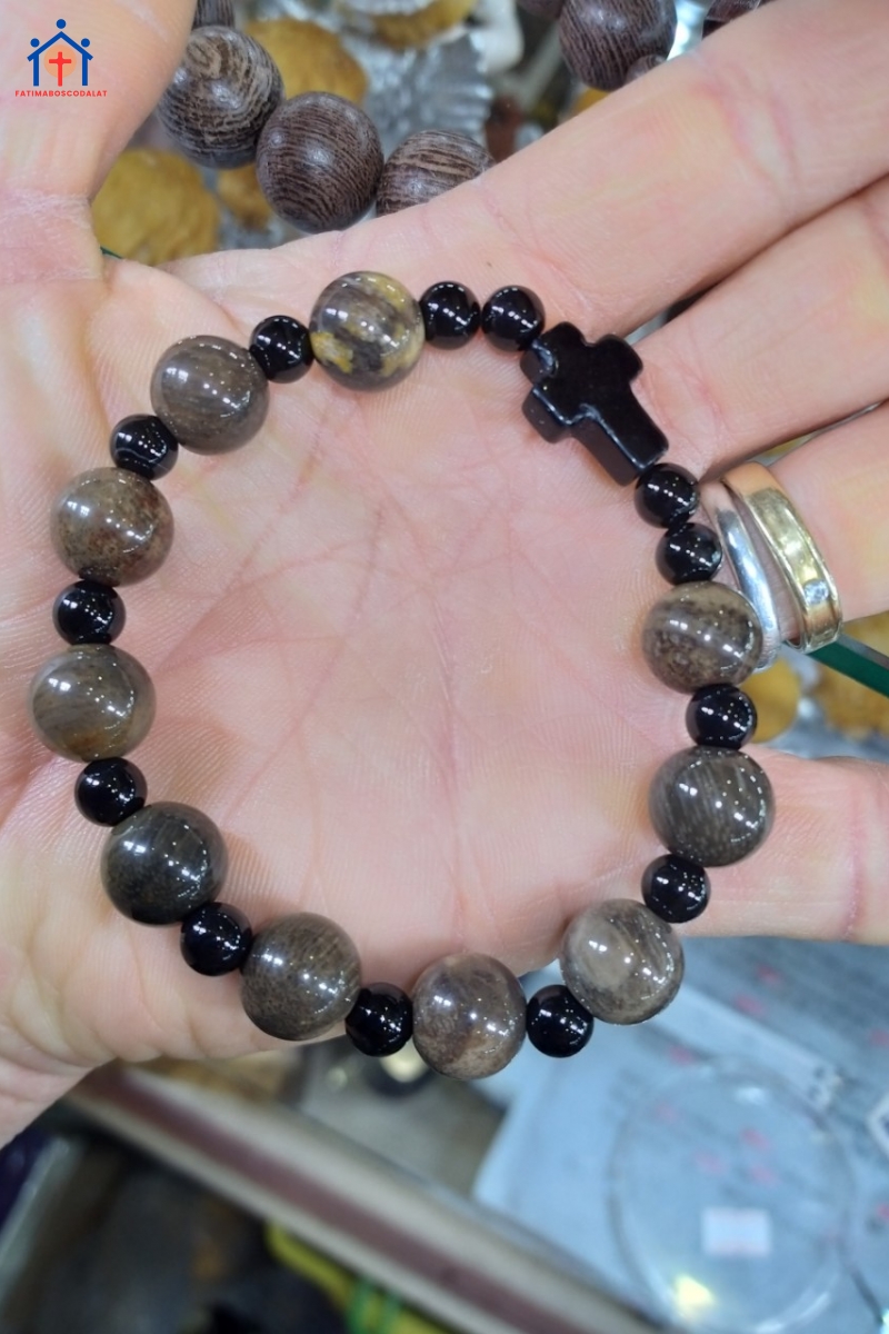 Tràng hạt gỗ hóa thạch