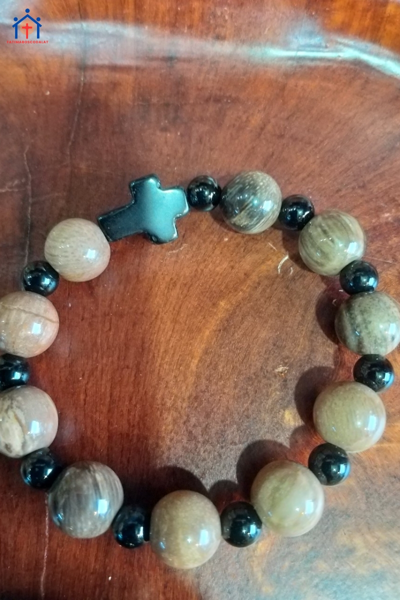 Tràng hạt gỗ hóa thạch